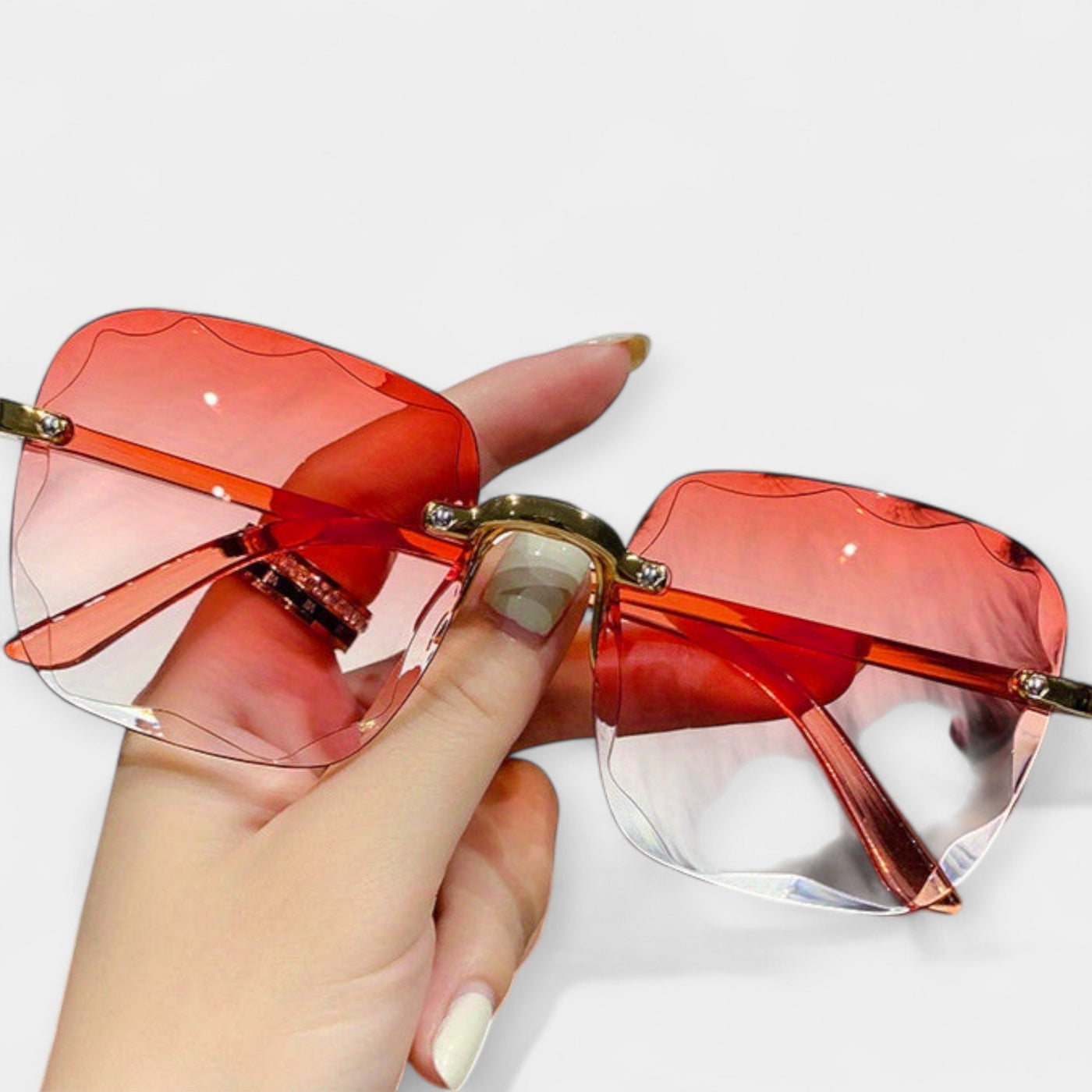 Classic, retro-inspired rimless glasses