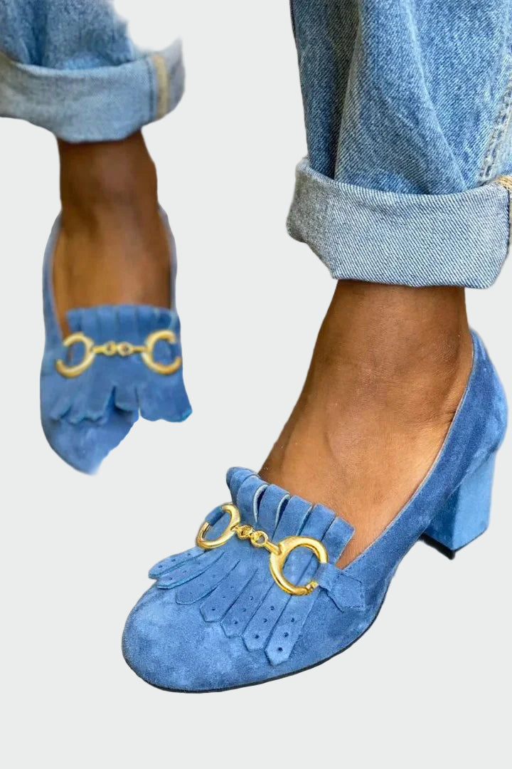 Heels with fringe and gold buckle