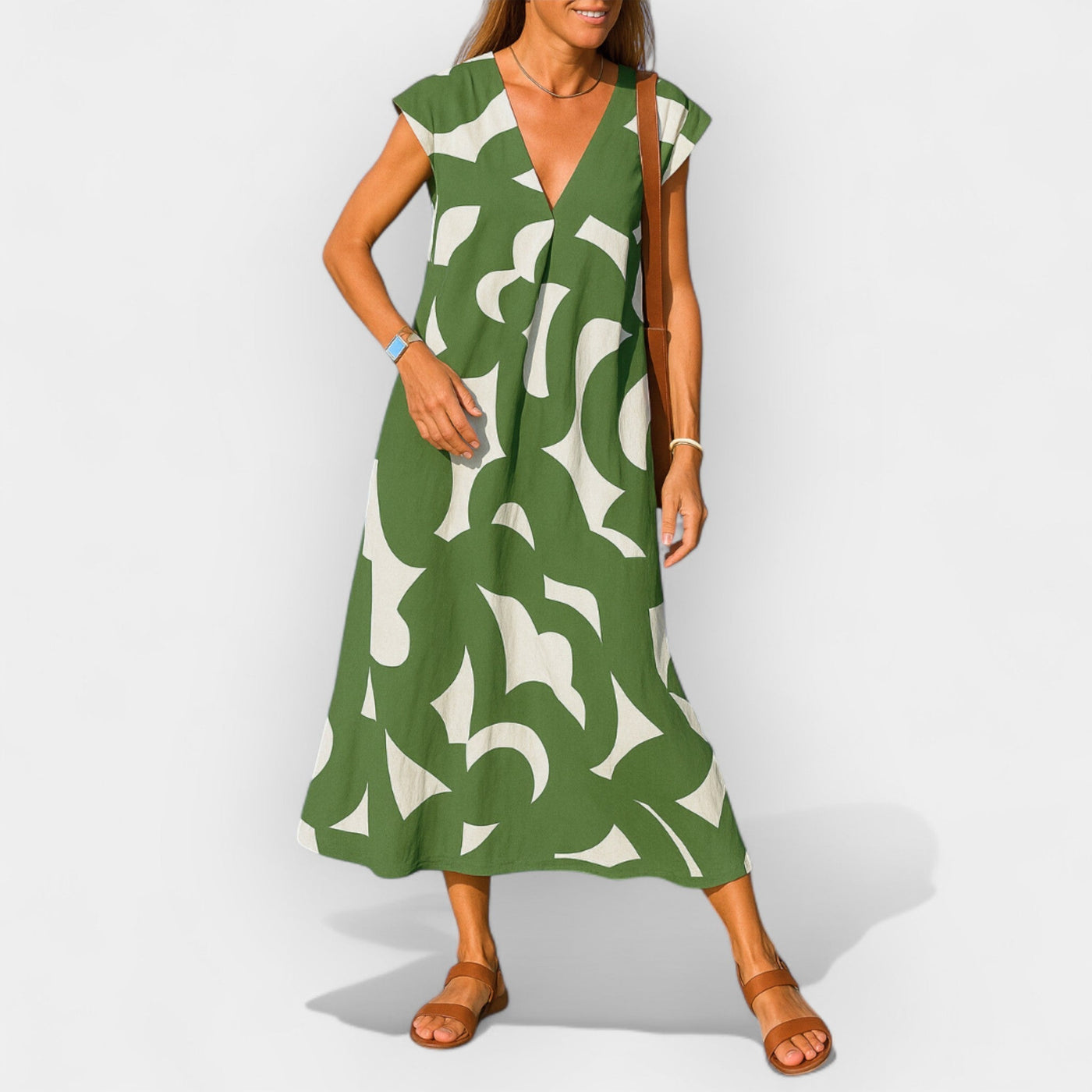 Airy dress with a V-shaped neckline and a modern pattern