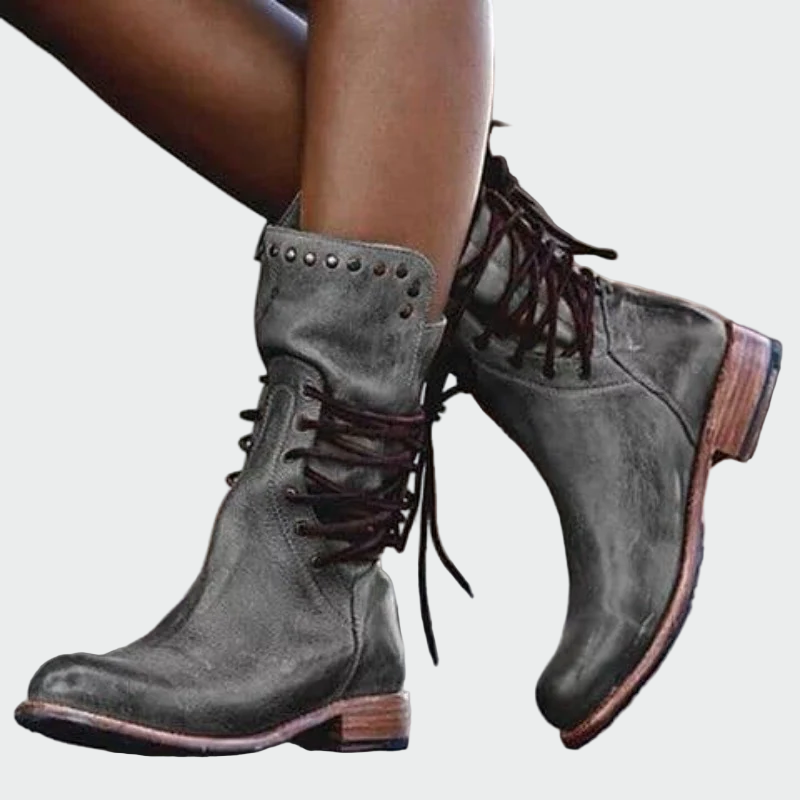 Leather boots with laces