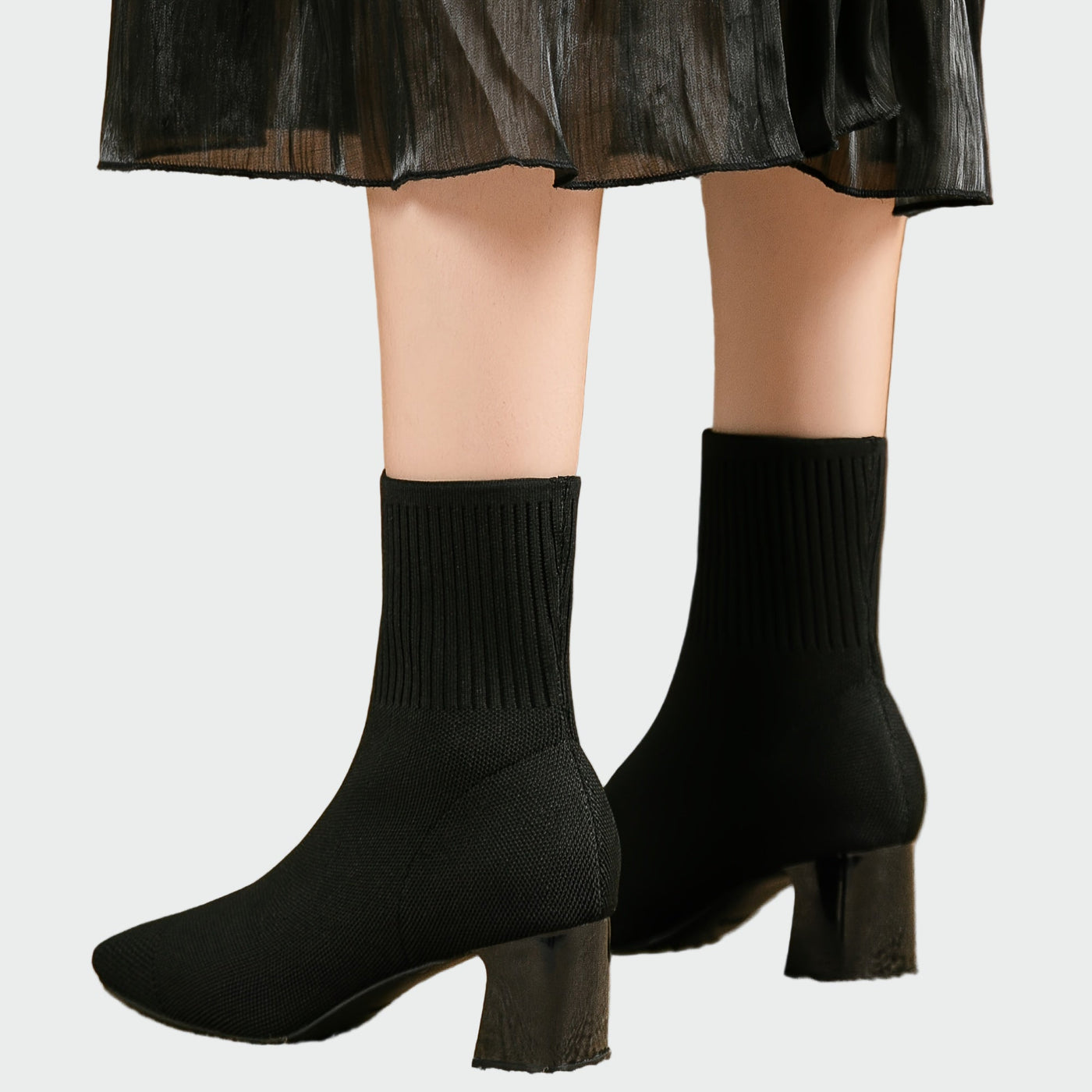 Pre-knitted boots with heels