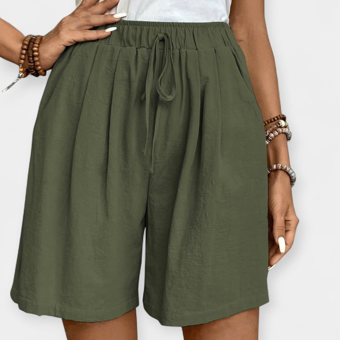Shorts with an airy texture