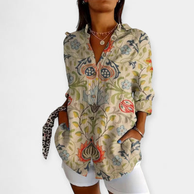 Shirt with buttons and floral print