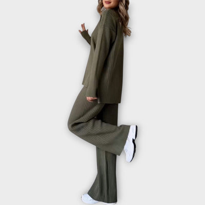 Knitted set with a comfortable fit