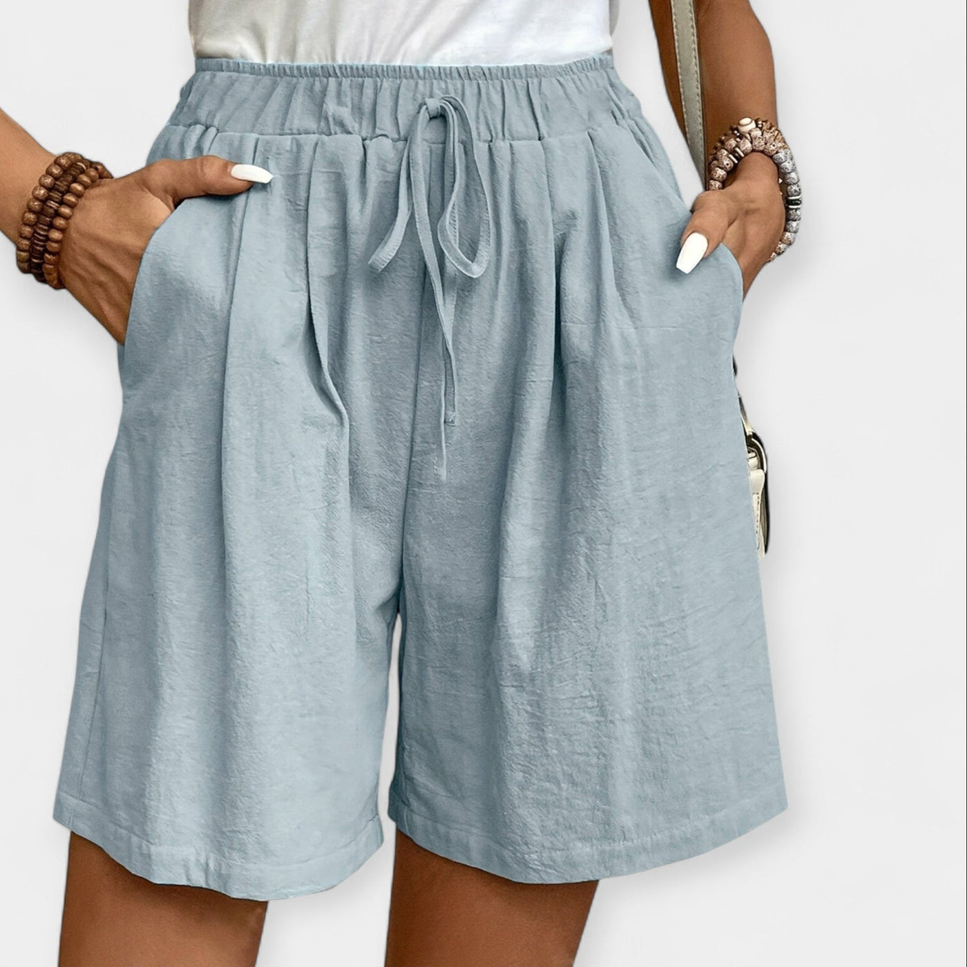 Shorts with an airy texture