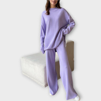 A set with relaxed lines and a minimalist aesthetic