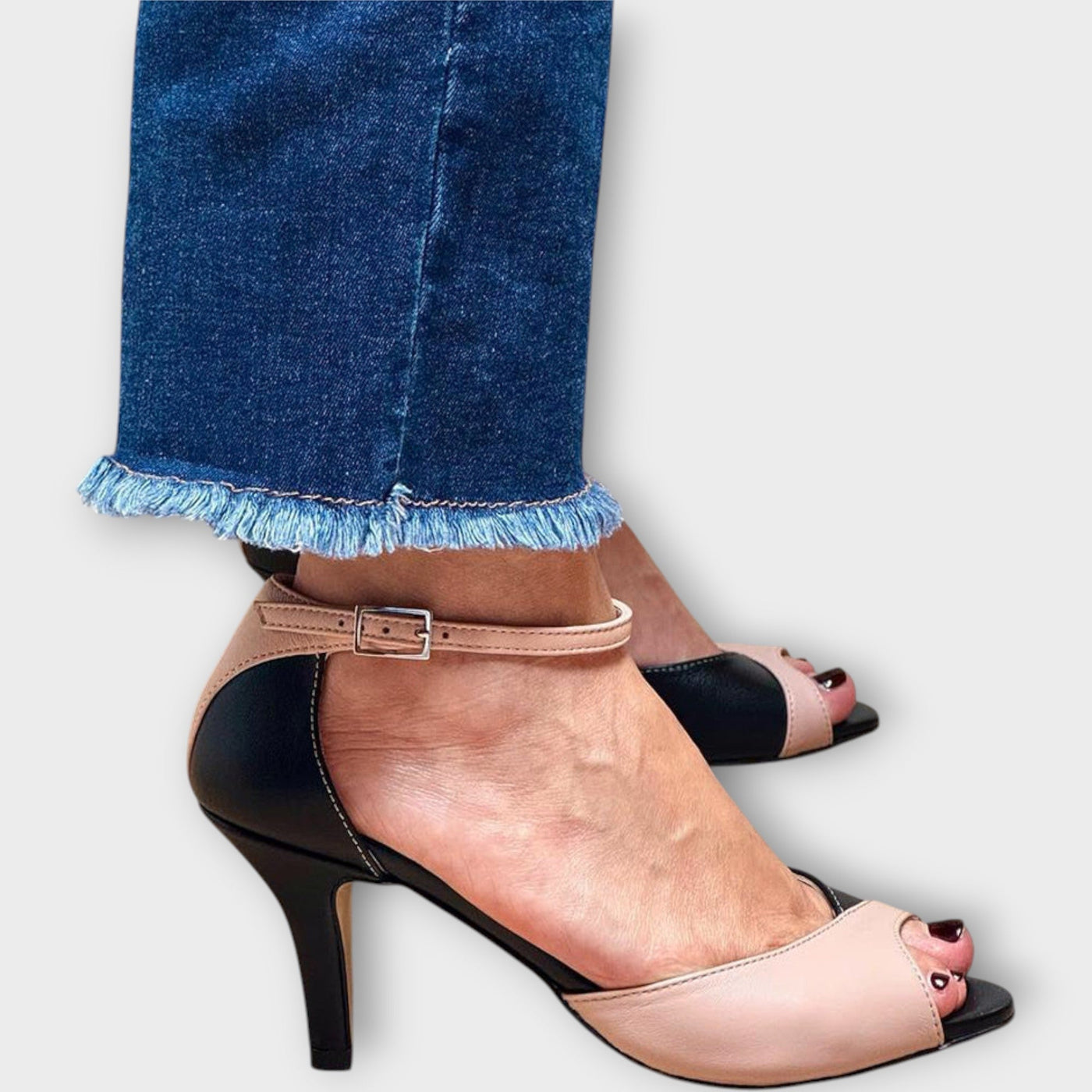 Mid-heeled two-tone heels