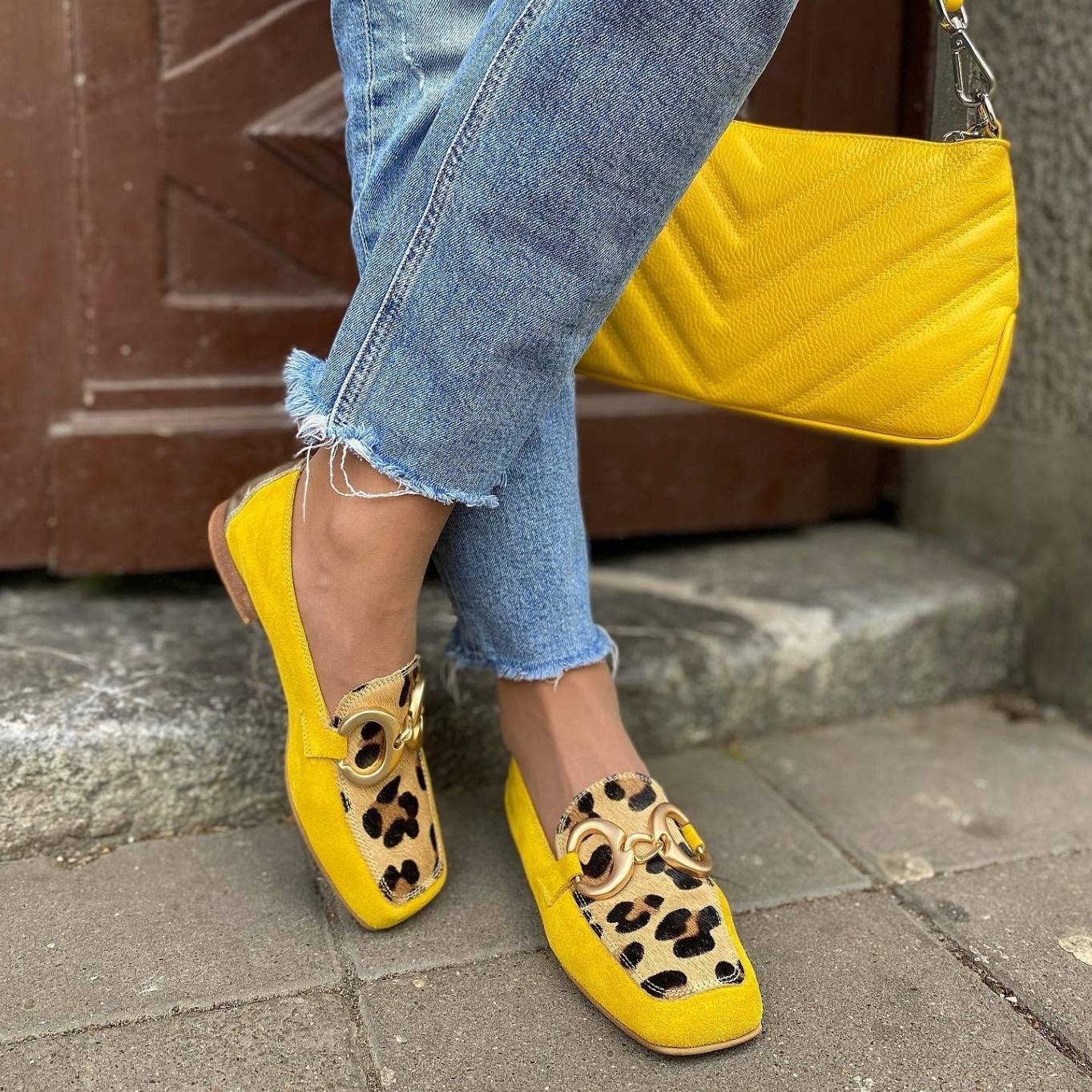 Vibrant loafers with leopard print