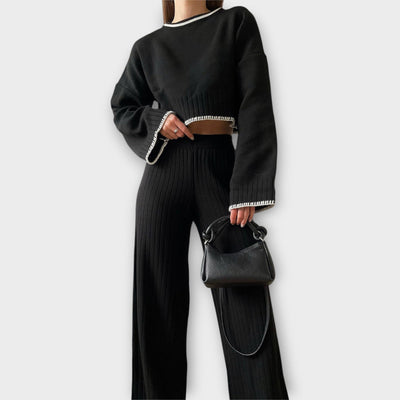 Knitted set with short blouse and fine details