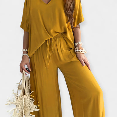 Airy set with wide trousers and a loose blouse