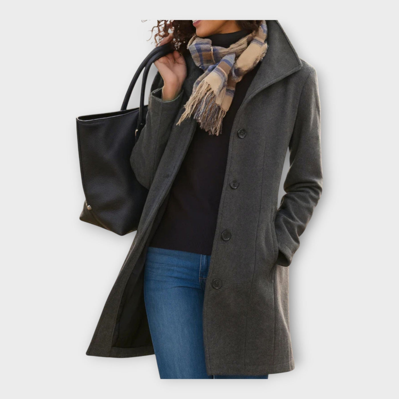 Elegant wool coat with buttons