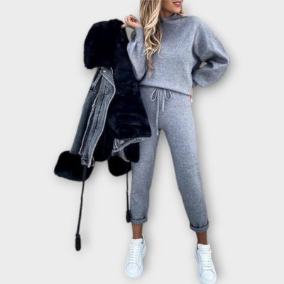 A set with a comfortable fit and timeless finish