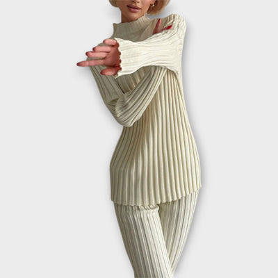 Knitted set with a modern design