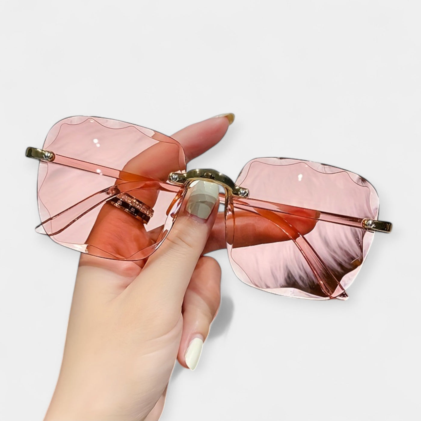 Classic, retro-inspired rimless glasses