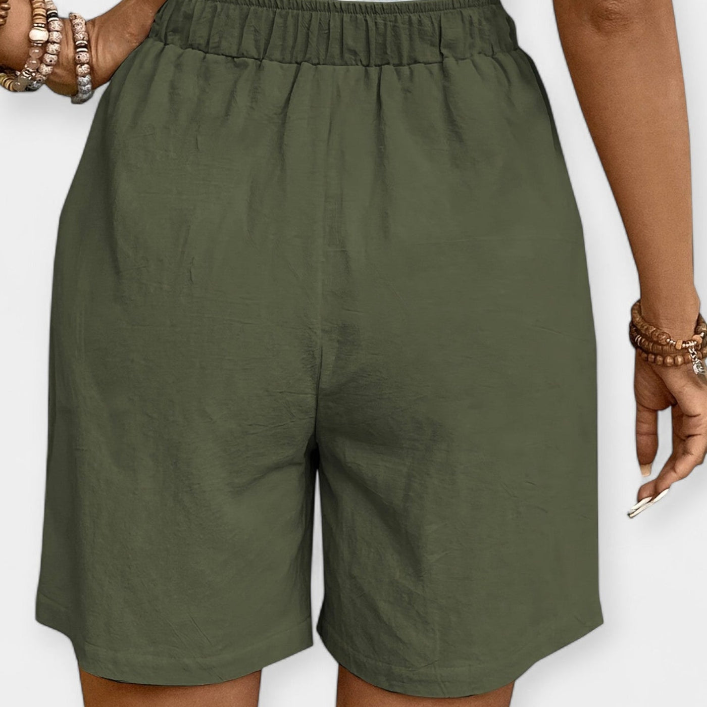Shorts with an airy texture