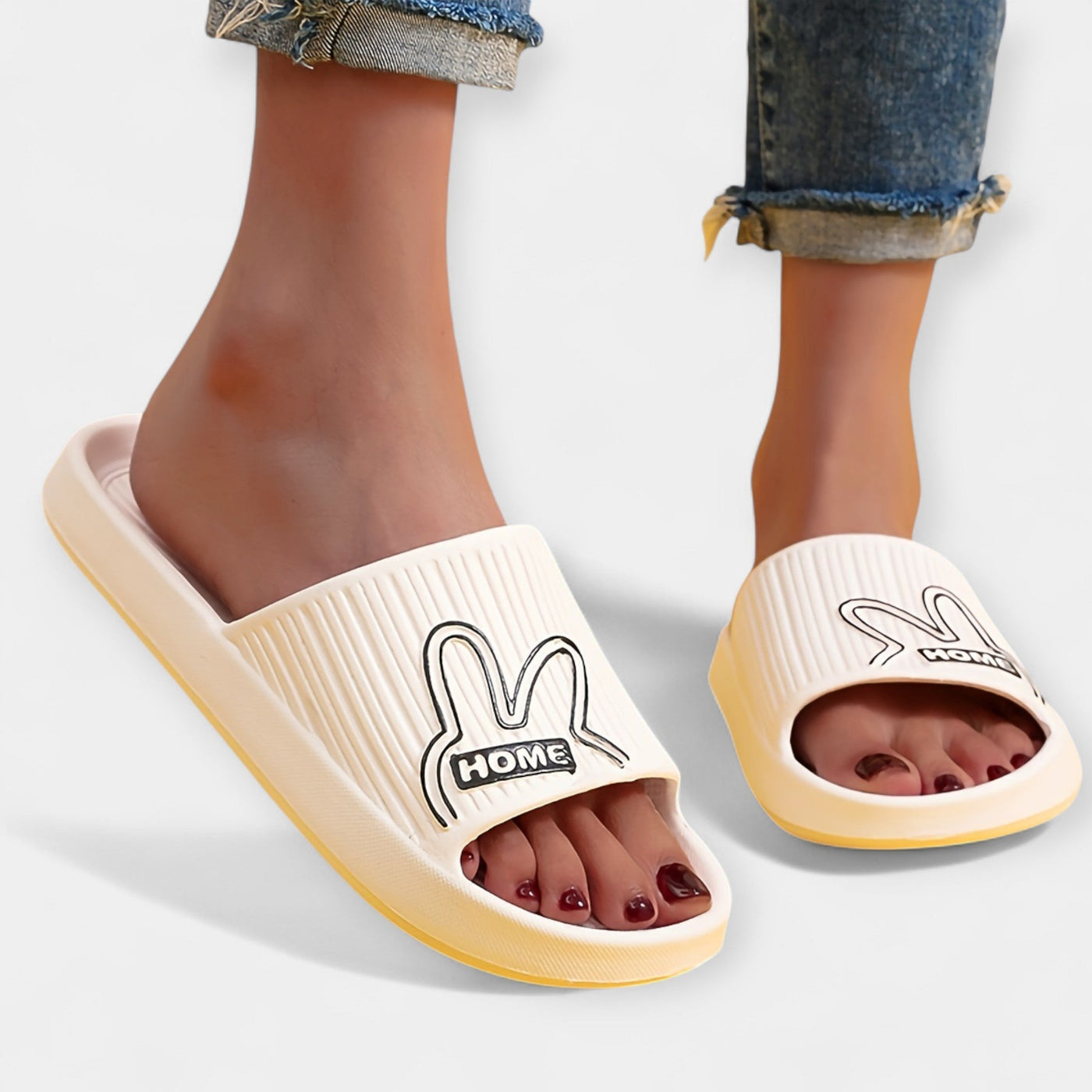 Women's slippers with cartoon design