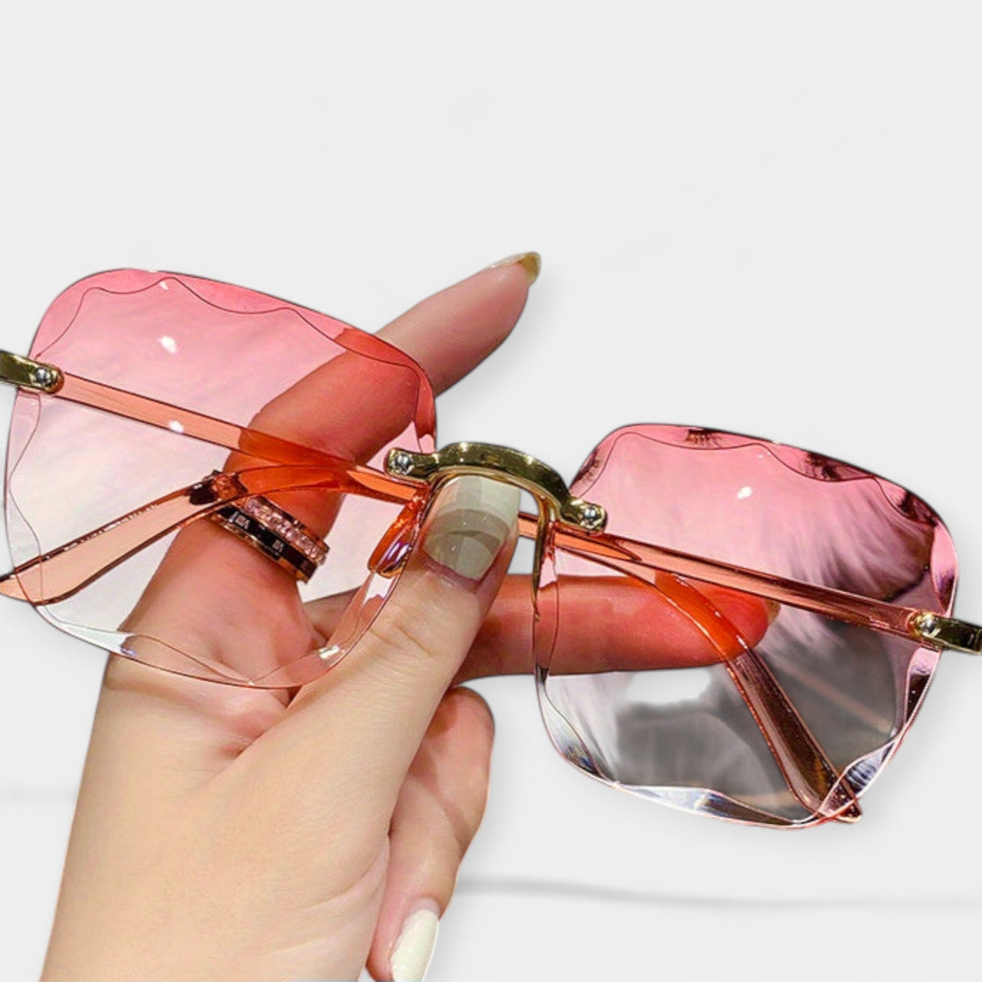 Classic, retro-inspired rimless glasses