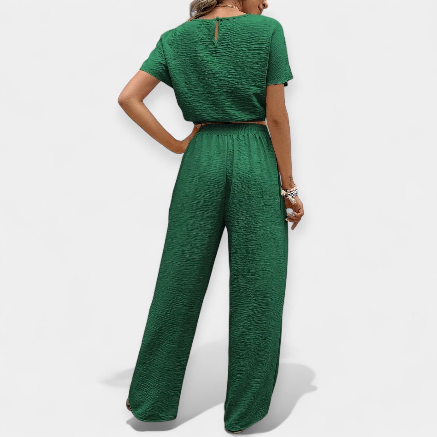 Stylish and wide-cut set