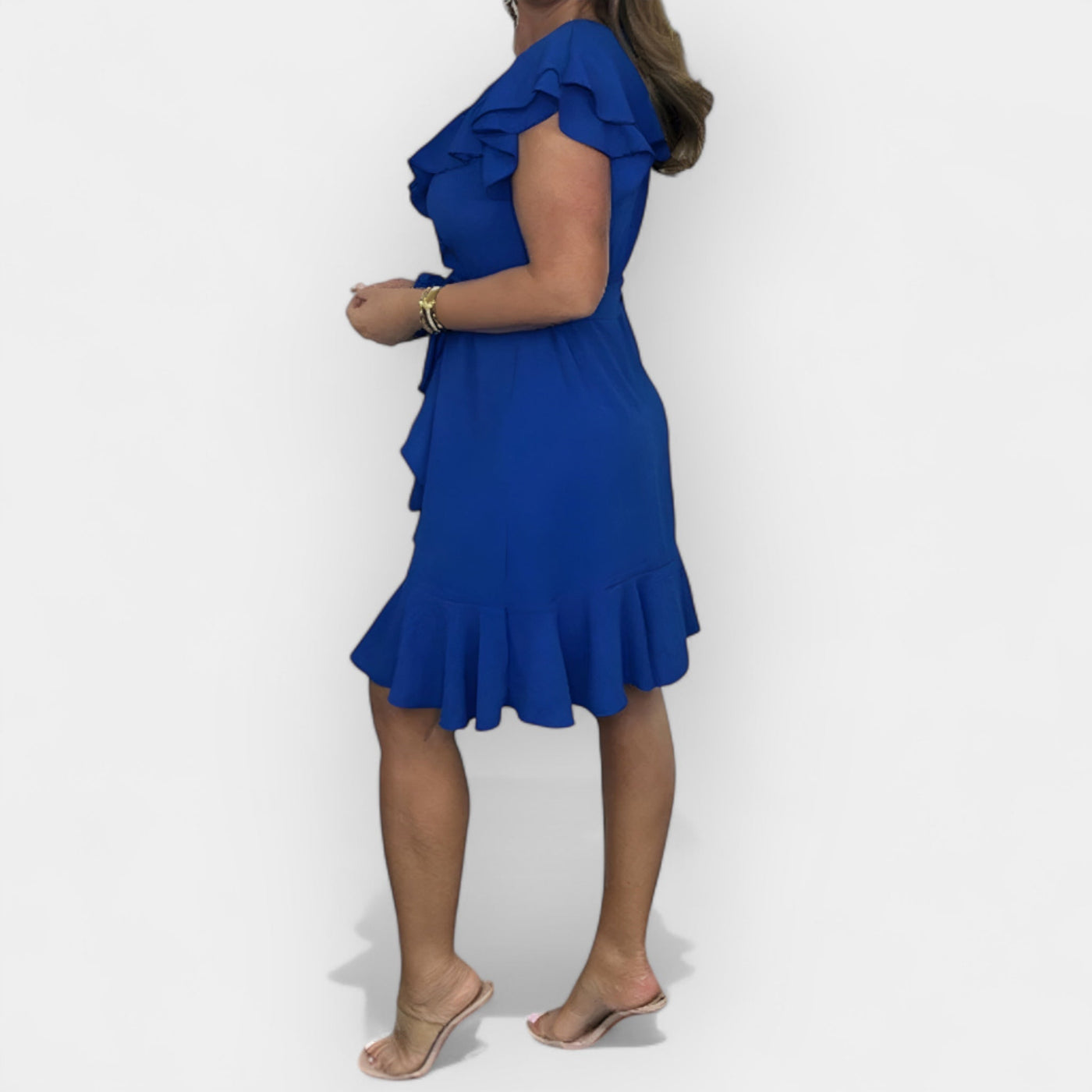 Elegant dress with feminine lines