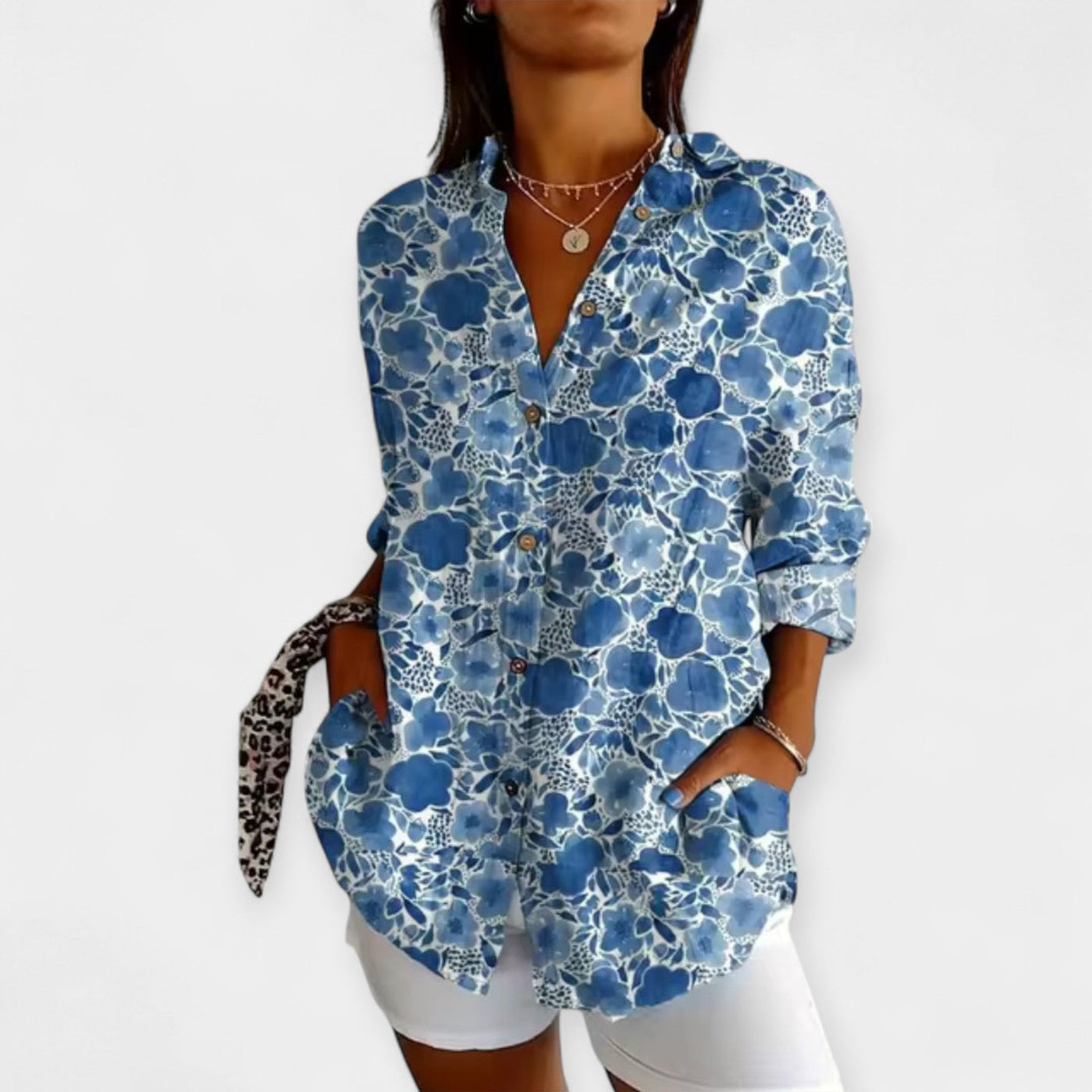 Shirt with buttons and floral print