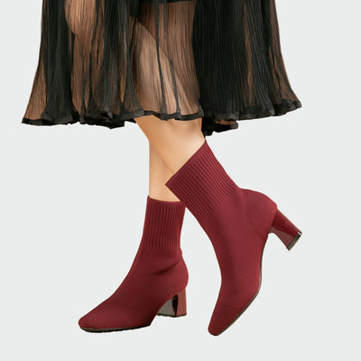 Pre-knitted boots with heels