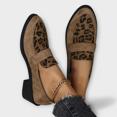 Stylish loafers with leopard print