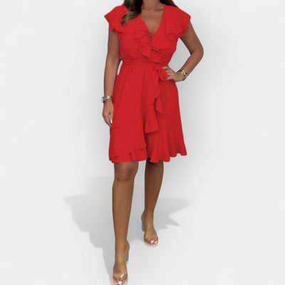 Elegant dress with feminine lines