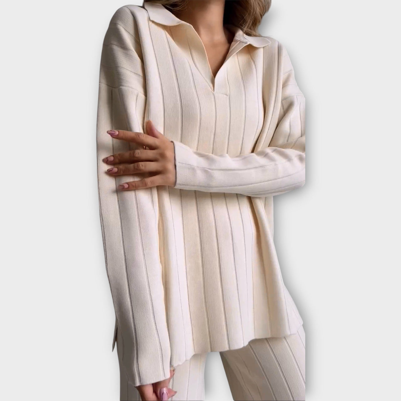 A set with loose lines and minimalist style