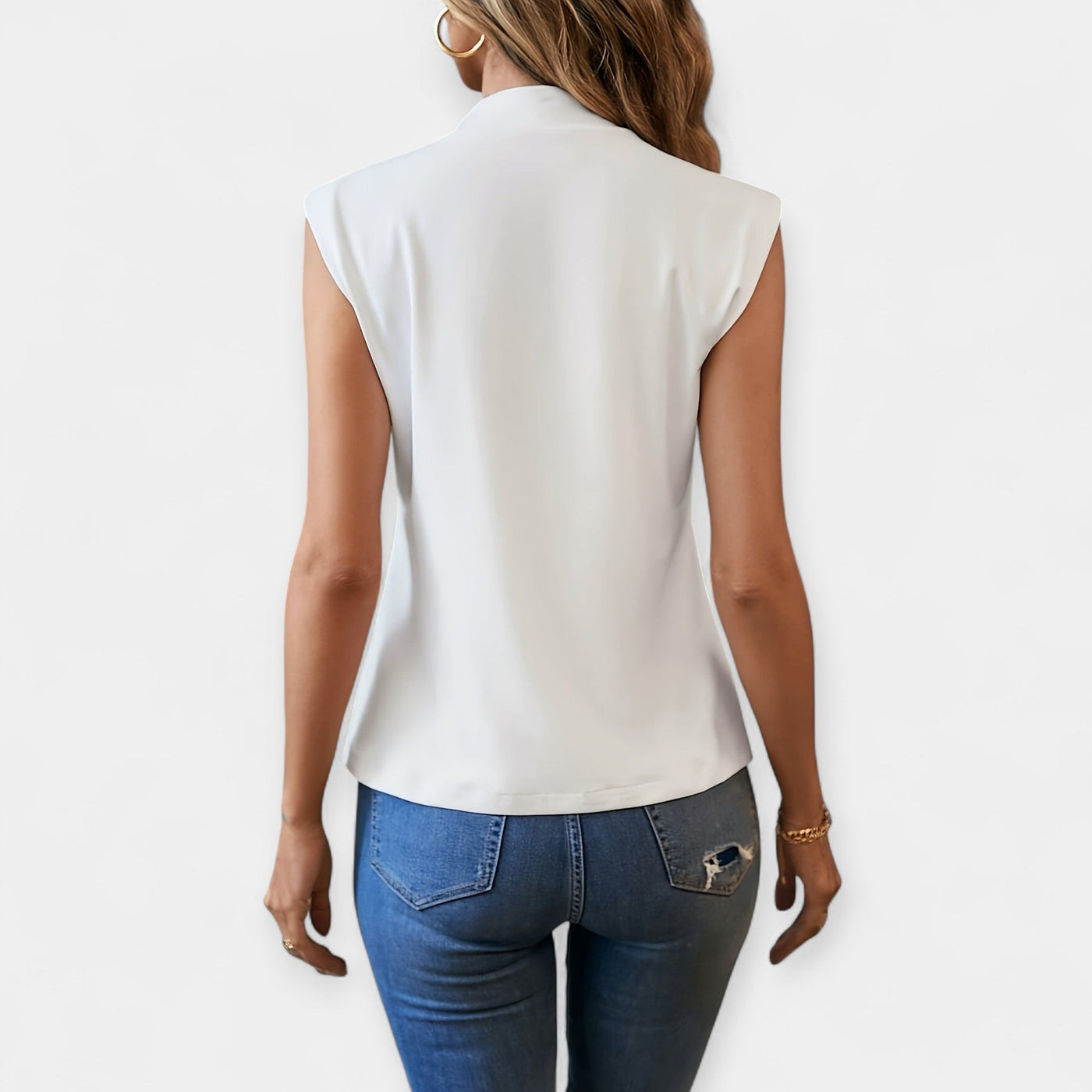Elegant sleeveless shirt