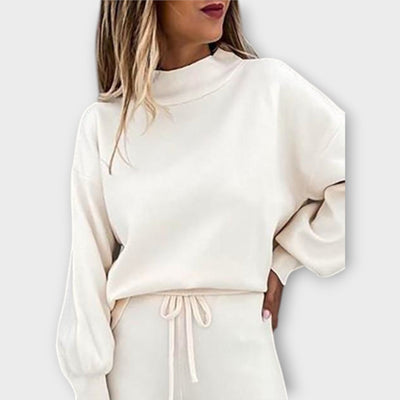 A set with a comfortable fit and timeless finish