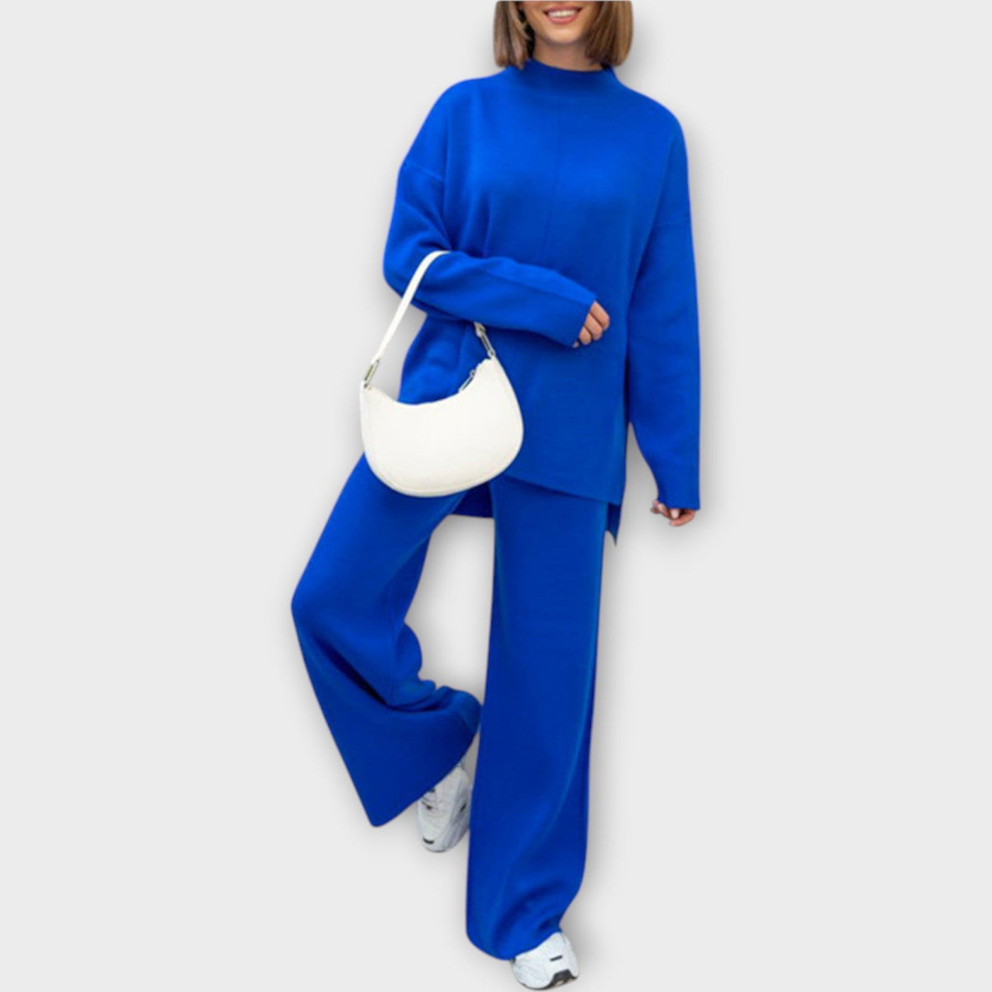 A set with relaxed lines and a minimalist aesthetic