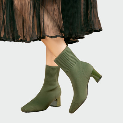 Pre-knitted boots with heels