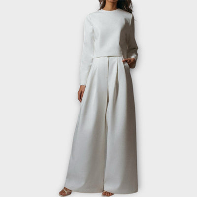 A set of elegant simplicity and timeless style