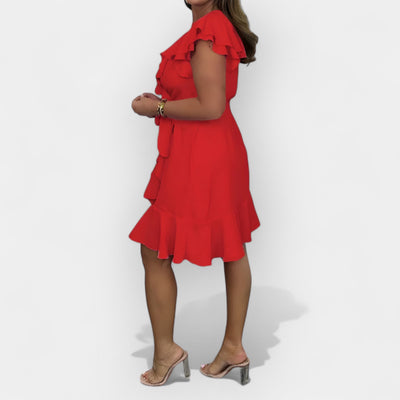 Elegant dress with feminine lines