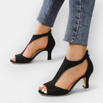 Low-heeled sandals