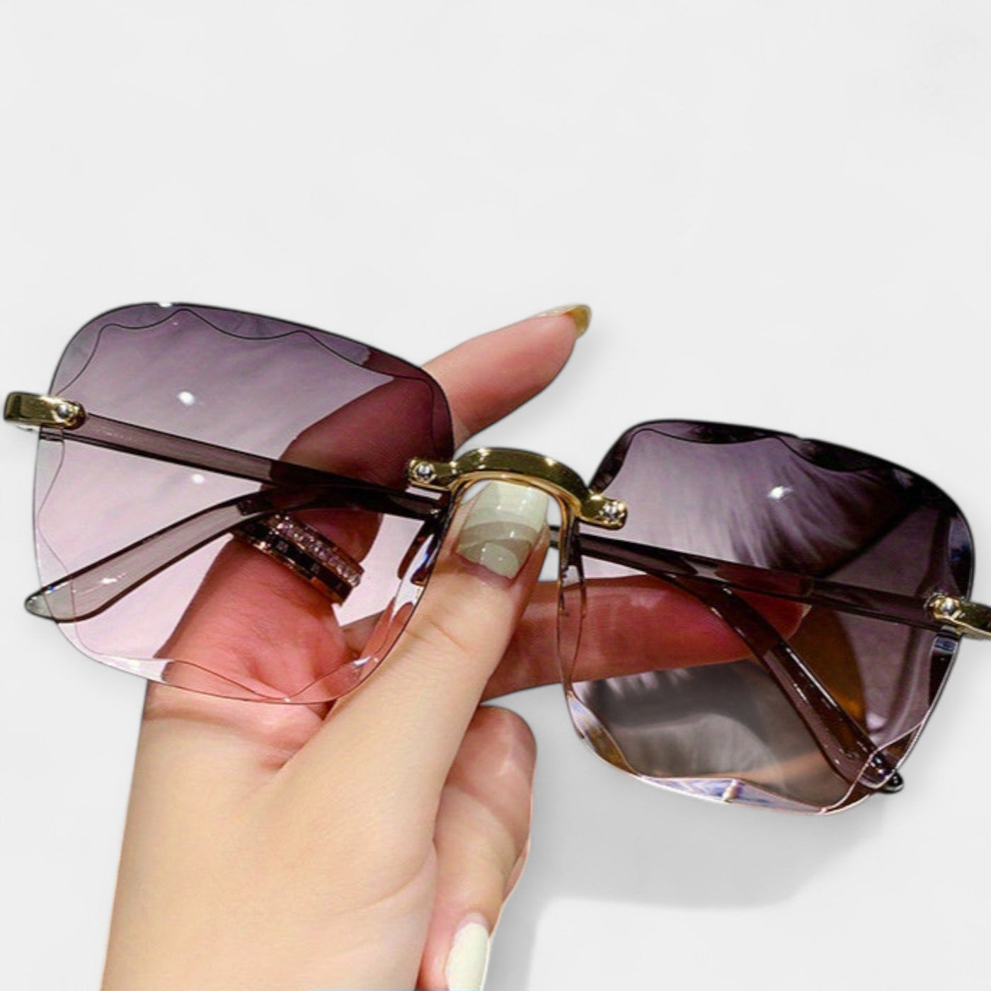 Classic, retro-inspired rimless glasses