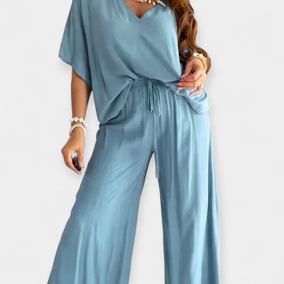 Airy set with wide trousers and a loose blouse