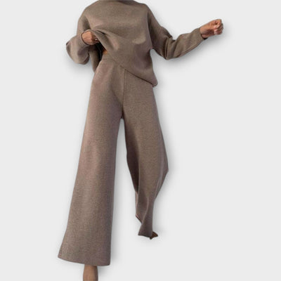 Knitted set with high neck and trousers