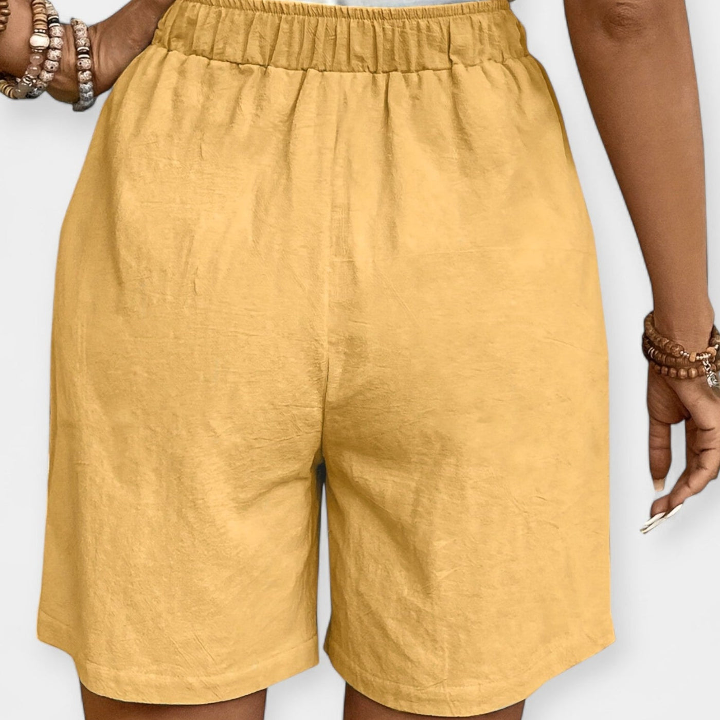 Shorts with an airy texture