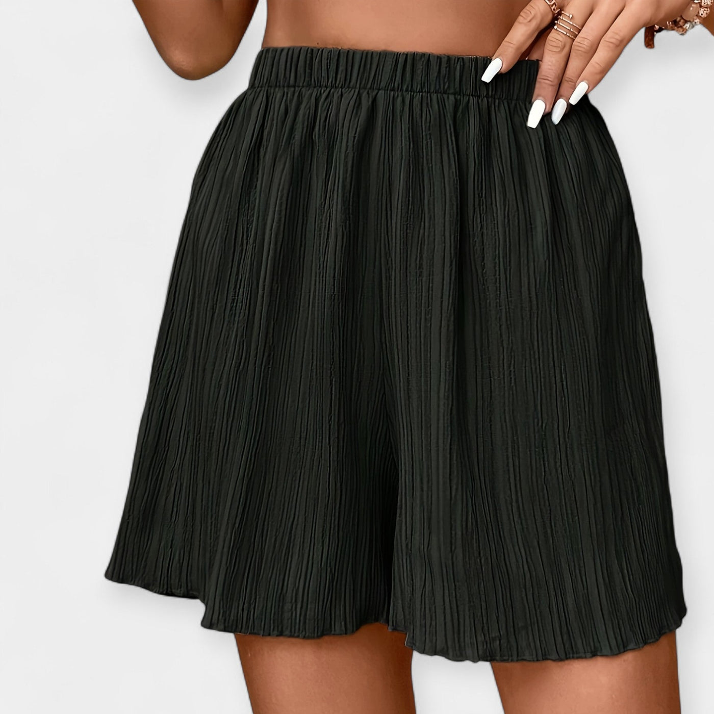 Elegant pleated shorts