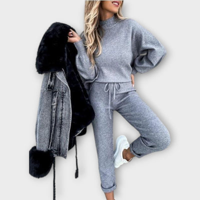 A set with a comfortable fit and timeless finish