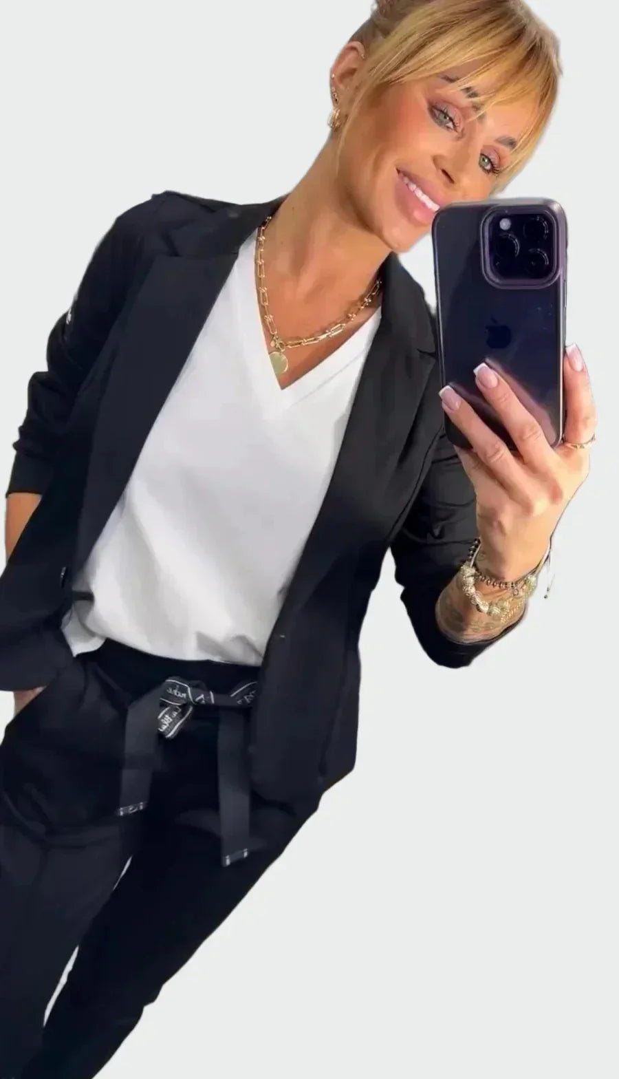 An effortlessly elegant two-piece suit