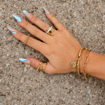 Gold clasp bracelet