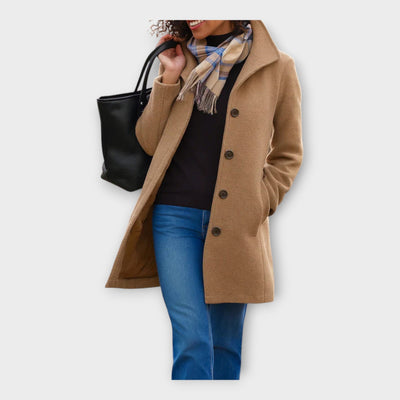 Elegant wool coat with buttons