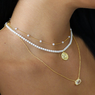 Delicate pearl necklace