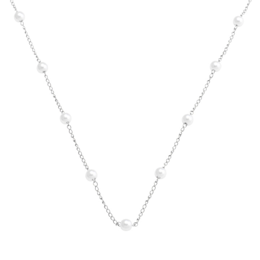 Delicate pearl necklace