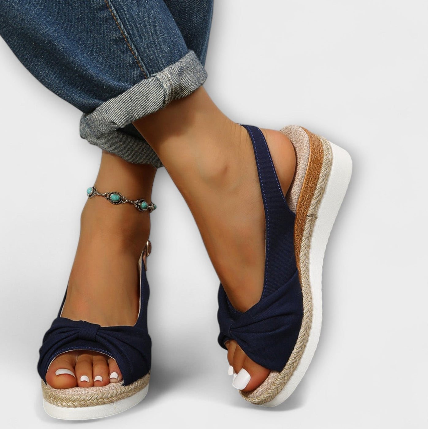 Summer sandals with bow