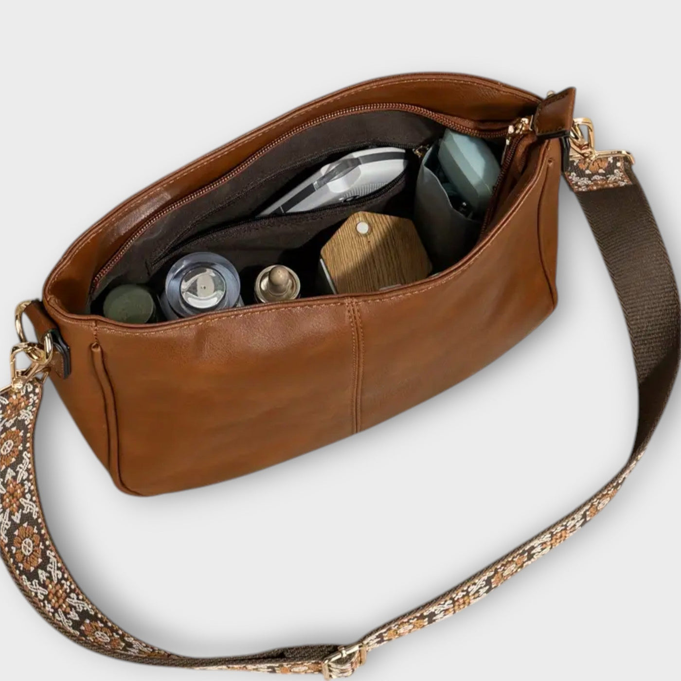 Shoulder bag with bohemian strap