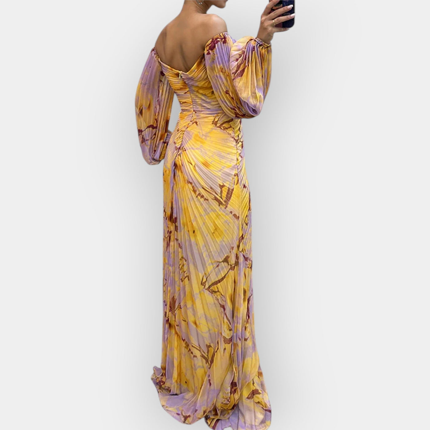 Airy dress with a slit