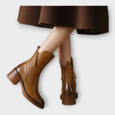 Ankle boots with elegant lines and a zipper